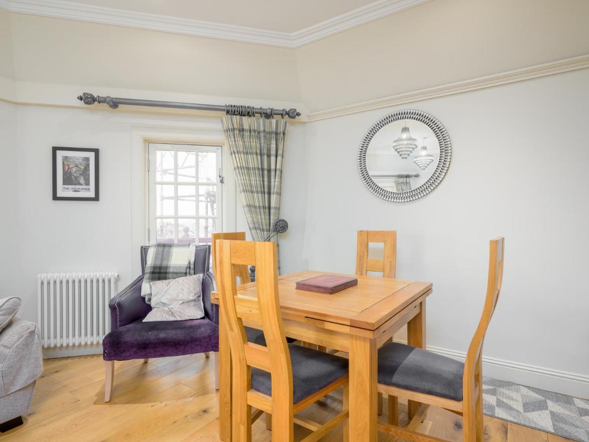 Pass The Keys Historic Ramsay Garden Apt With Balcony Views Edinburgh Bagian luar foto