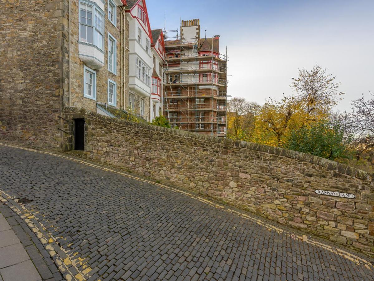 Pass The Keys Historic Ramsay Garden Apt With Balcony Views Edinburgh Bagian luar foto