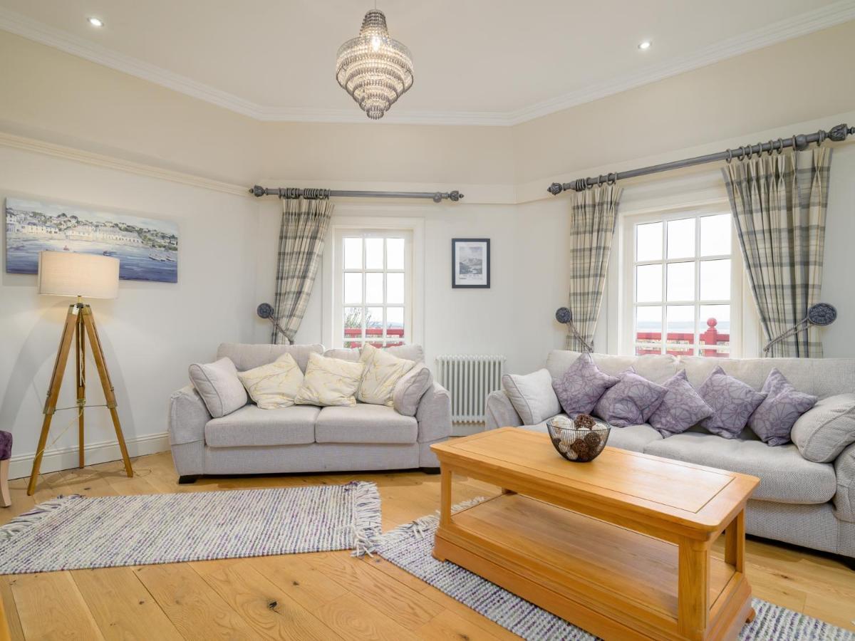 Pass The Keys Historic Ramsay Garden Apt With Balcony Views Edinburgh Bagian luar foto