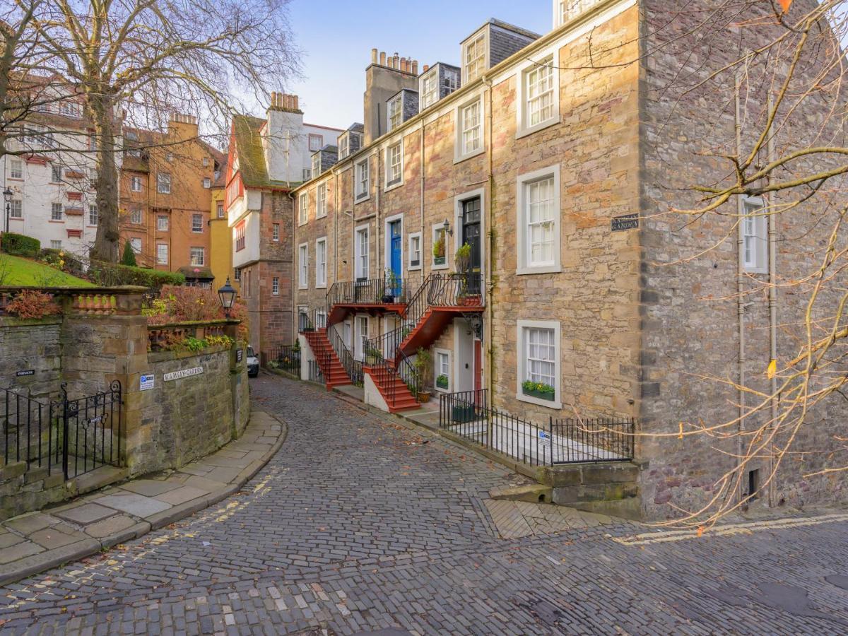 Pass The Keys Historic Ramsay Garden Apt With Balcony Views Edinburgh Bagian luar foto