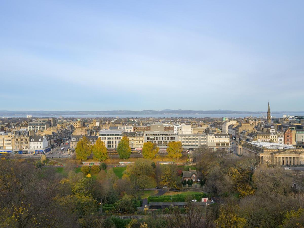Pass The Keys Historic Ramsay Garden Apt With Balcony Views Edinburgh Bagian luar foto