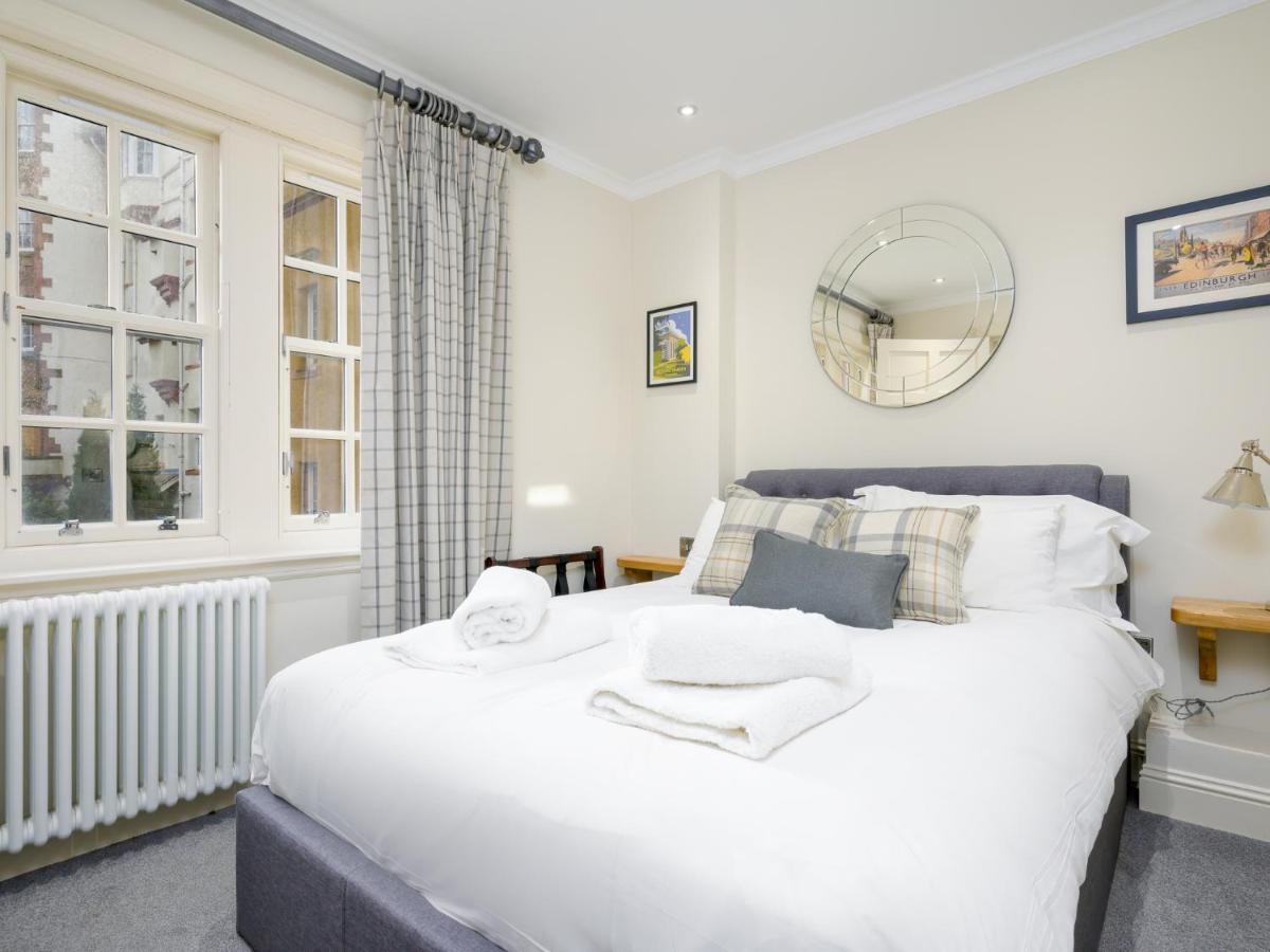 Pass The Keys Historic Ramsay Garden Apt With Balcony Views Edinburgh Bagian luar foto