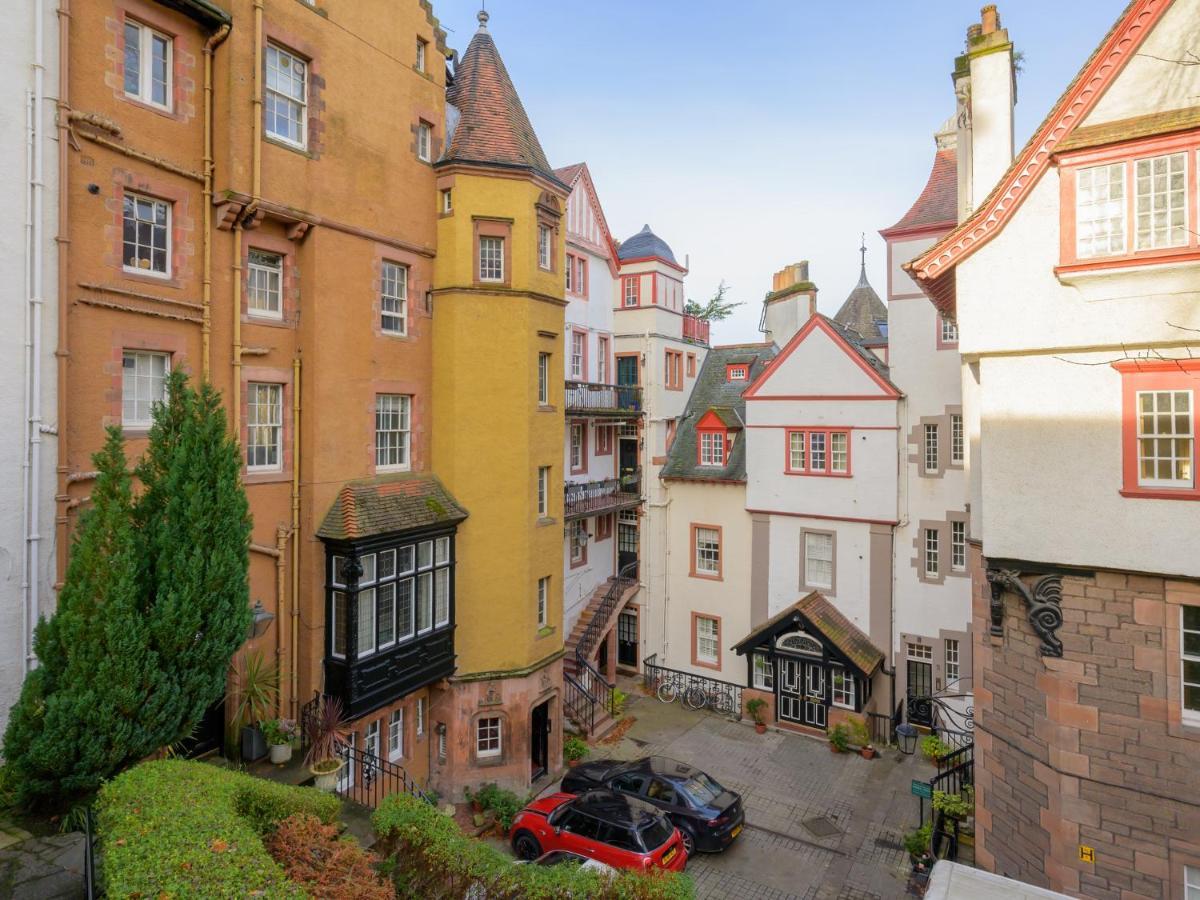 Pass The Keys Historic Ramsay Garden Apt With Balcony Views Edinburgh Bagian luar foto