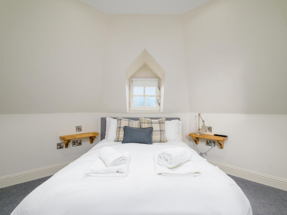 Pass The Keys Historic Ramsay Garden Apt With Balcony Views Edinburgh Bagian luar foto