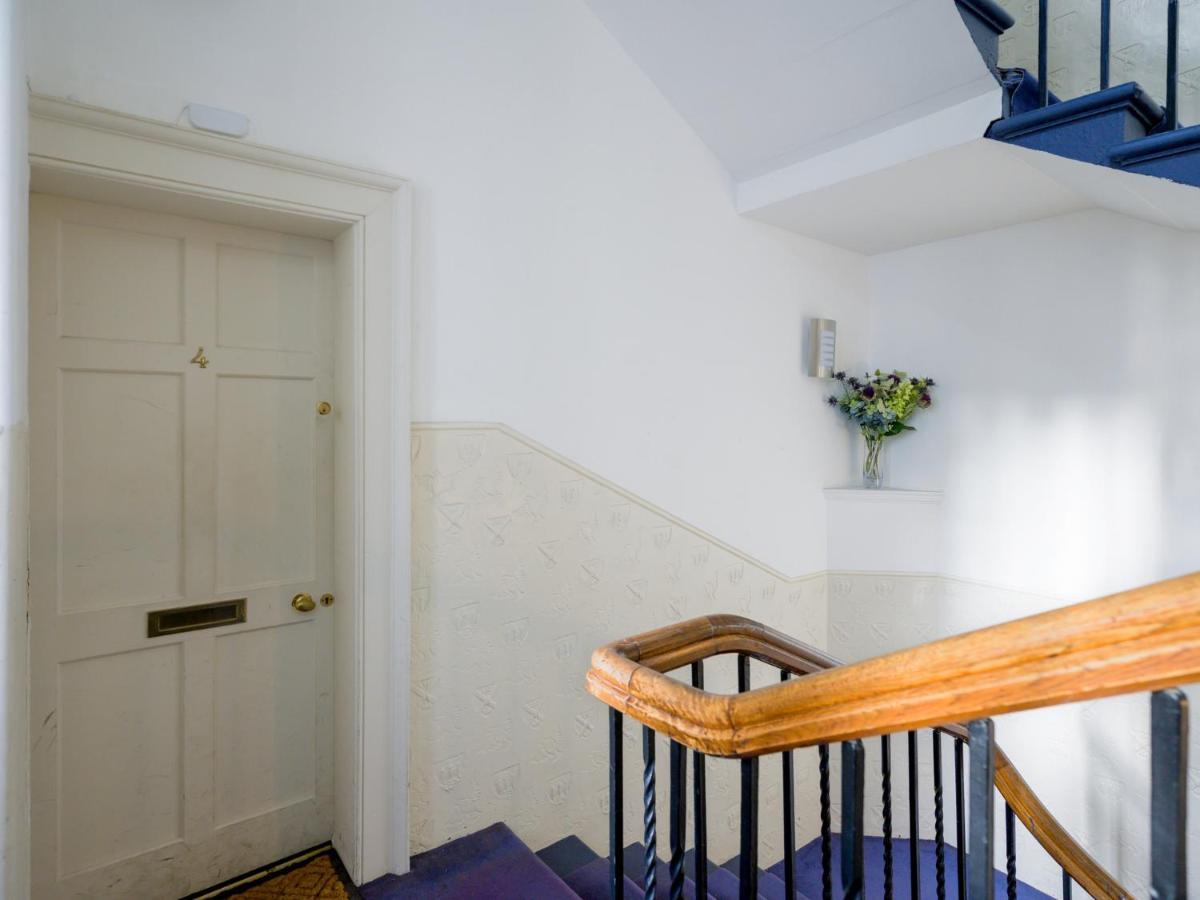 Pass The Keys Historic Ramsay Garden Apt With Balcony Views Edinburgh Bagian luar foto